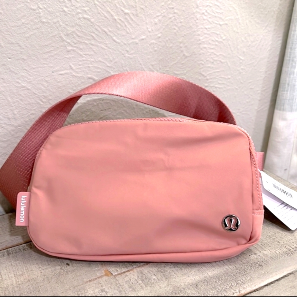 Lululemon Everywhere Belt Bag